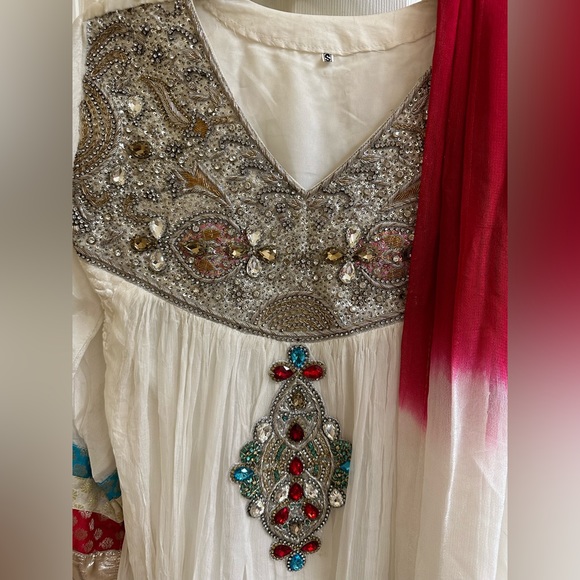 Indian/Pakistani salwar kameez suit. - Picture 2 of 5